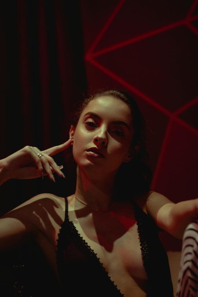 pexels-photo-2119367-2119367 Stunning portrait of a woman in elegant attire, captured in dramatic lighting with a fashionable pose.